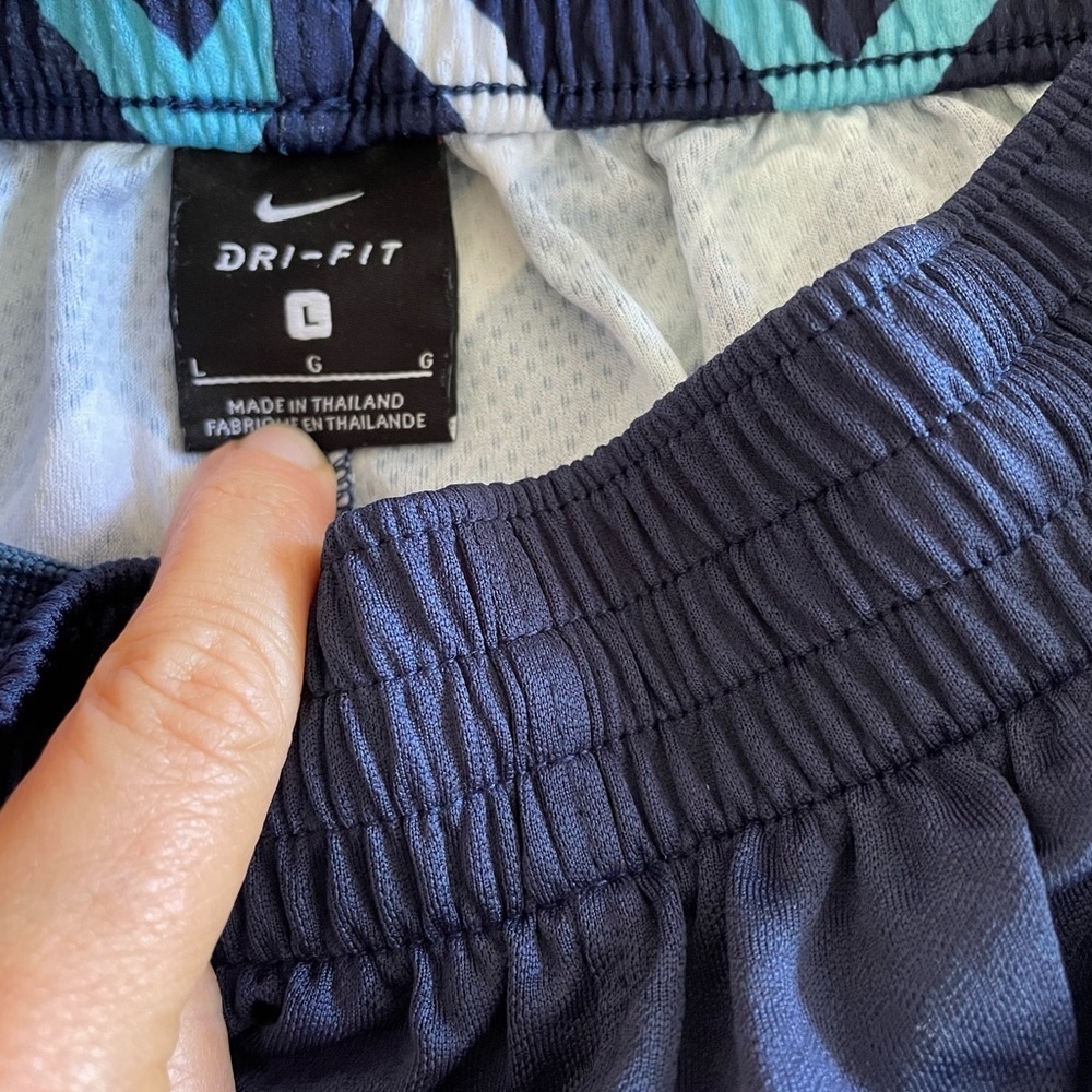 Boys Nike Dri-Fit shorts size L - Picture 3 of 3
